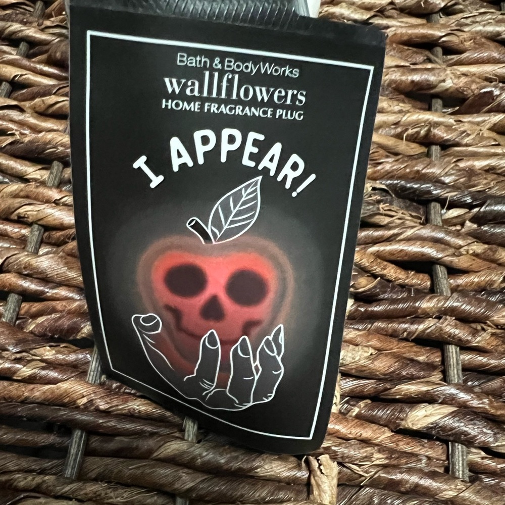 Bath & Bodyworks Evil Apple Nightlight Wallflower 2022 Collection *Rare* NWT - Picture 3 of 7